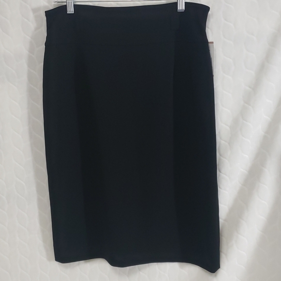 Jones New York Dresses & Skirts - Jones New York black pencil skirt size 12